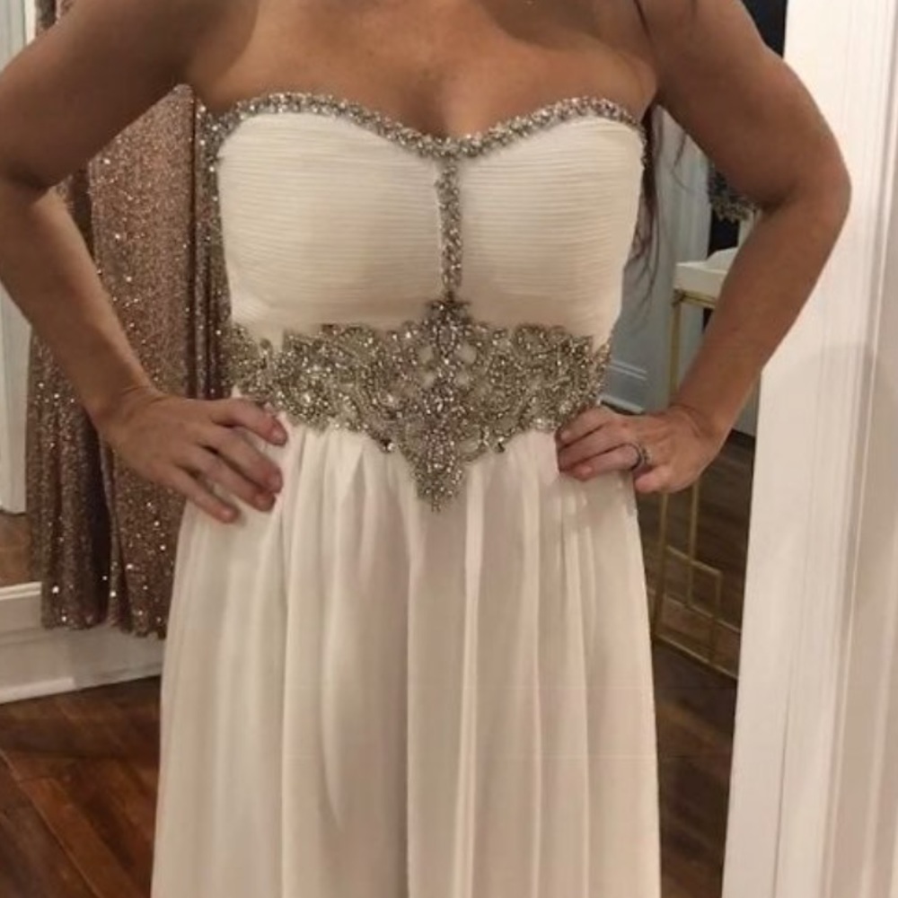 NWT Minuet boutique chiffon gown with intricate beading. Sz small